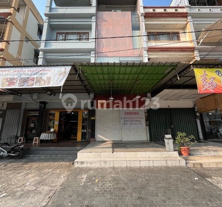 Quick Sale: 4-Storey Shop House Near Muara Karang Pluit Market, Ideal for Business & Investment, Continuous Cash Flow 2