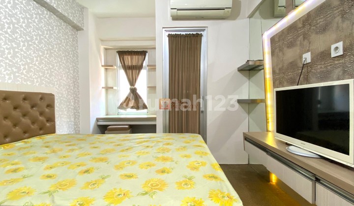 Looking for something Practical? Rent Green Bay Pluit Greenbay Studio Apartment Furnished Minimalist, Step Down and You're at the Mall.