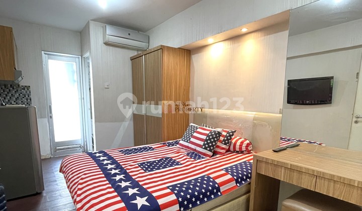 Ready to Occupancy! Minimalist Furnished Studio Tower with Front View of Favorite Pool, Green Bay Pluit Greenbay.