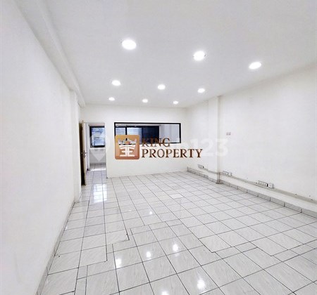 For Rent: Strategic 3.5-Story Shop House Former Bank, Jembatan Lima Prime Location, Suitable for Any Business, High Profit.