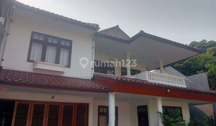 Rumah Besar Di Kawasan Cilandak, Bisa Parkir 10 Mobil 2