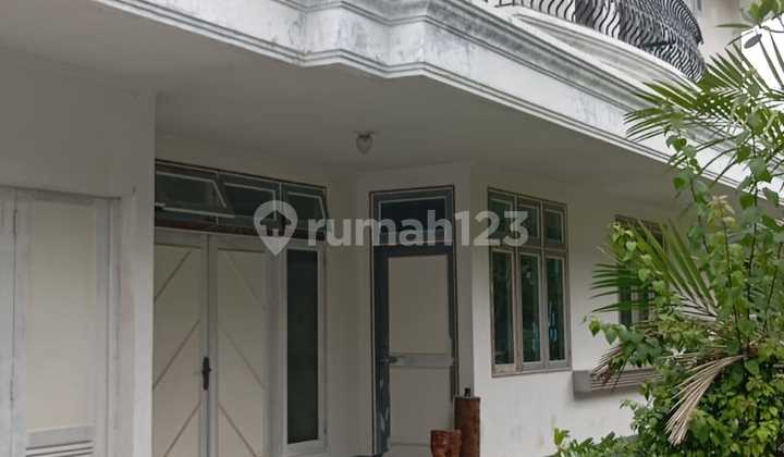 Rumah Bagus dengan Swimmingpool Dikawasan Kemang Jakarta Selatan Rumah Bagus dengan Swimmingpool Dikawasan Kemang Jakarta Selatan