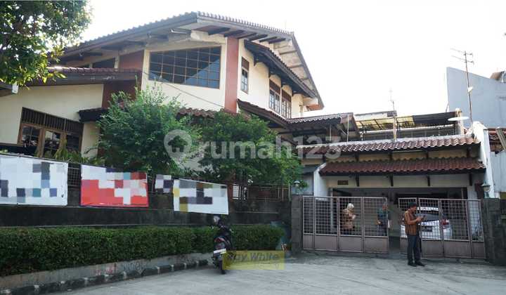 RUMAH ELEGAN DI LOKASI PREMIUM PERUMAHAN JAKARTA BARAT, LOKASI TERBAIK DI PERUMAHAN