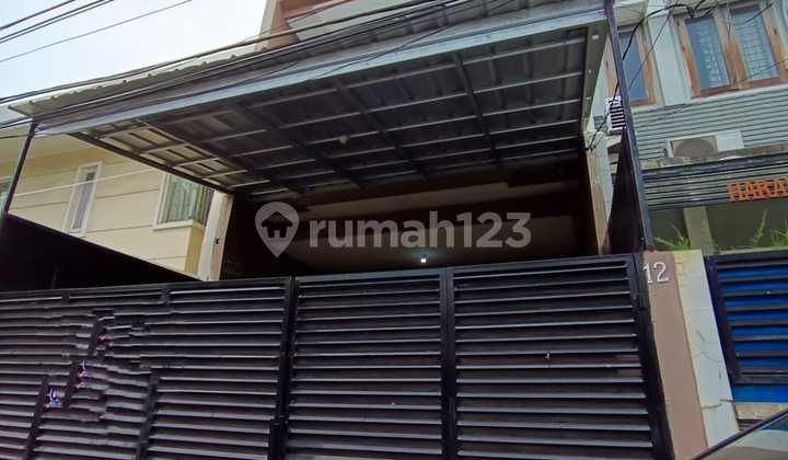Rumah 3 Lantai Area Tomang Jakarta Barat