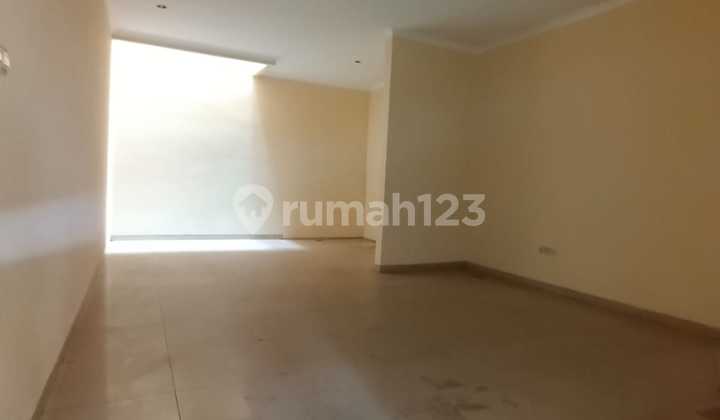 Rumah 3 Lantai Area Tomang Jakarta Barat