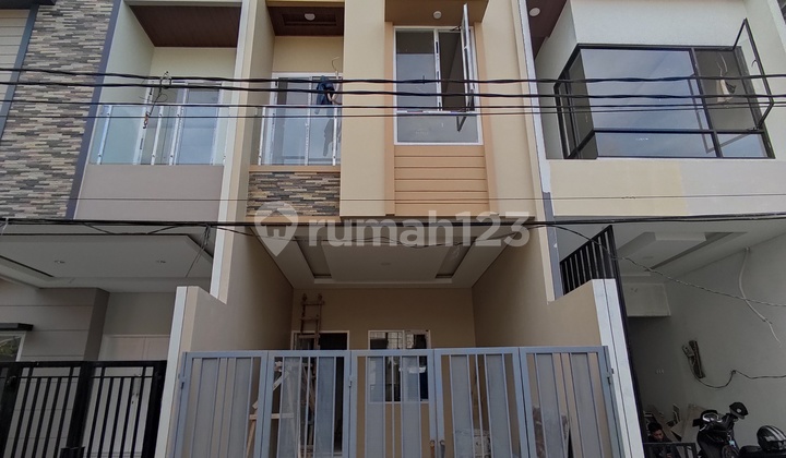 Modern Minimalist House in Tomang Ready to Occupy Flood-Free 2