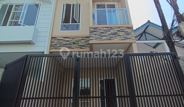Rumah Cantik Minimalis Siap Huni Grogol Jakarta Barat