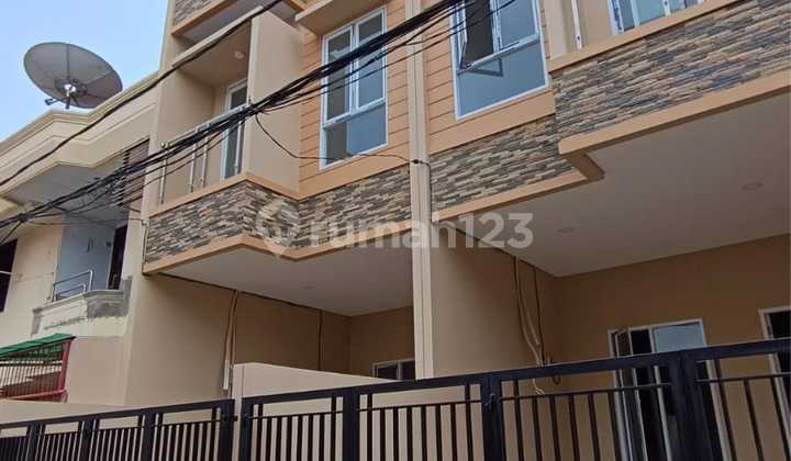 Rumah Minimalis Modern Dekat Tanjung Duren Jakarta Barat 2