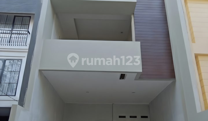 Rumah Dijual  Baru 5.5x13.5m dkt Kuliner Taman Ratu Jakarta Barat
