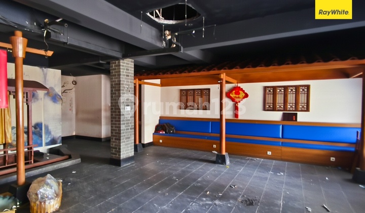 Connected Shophouse for Rent in Mangga Besar - Prime Location & Spacious Parking 2