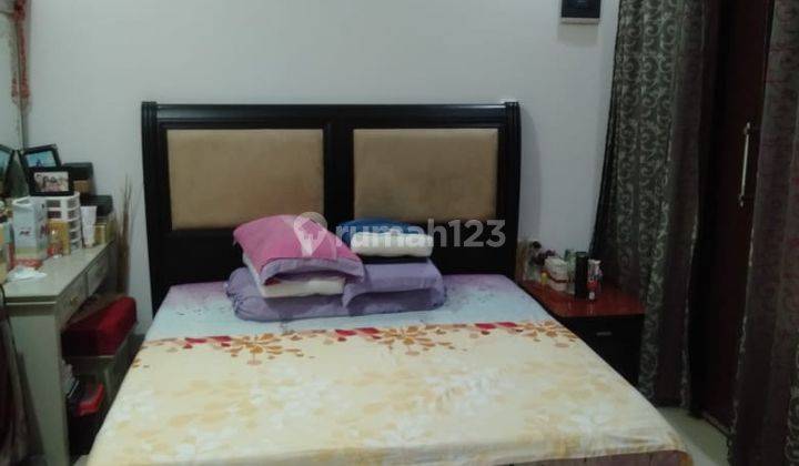 Rumah 3 Lantai Bagus Semi Furnished Sertifikat Hak Milik Area Tomang, Jakarta Barat 2