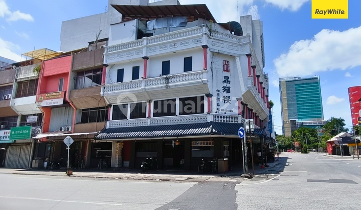 Connected Shophouse for Rent in Mangga Besar - Prime Location & Spacious Parking
