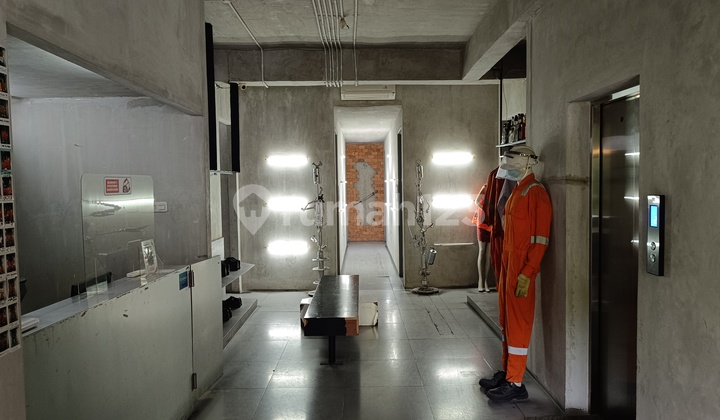 5-Story Shop House with Lift - Strategically Located in Muara Karang, Jakarta 2
