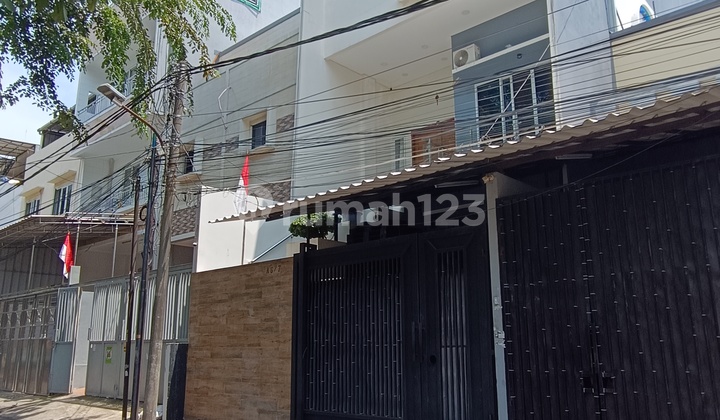 Ready-to-Occupy 3.5-Story House in Duta Mas Complex, West Jakarta - Strategic Location