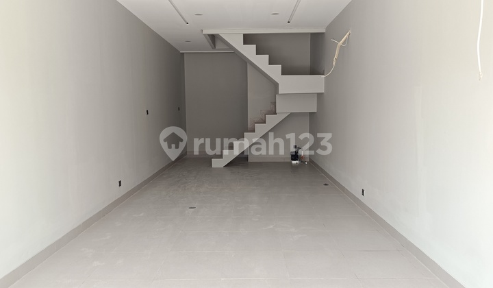 Modern 2-Unit Ruko Muara Karang, 3.5 LT, Ready for Business and Strategically Located 2
