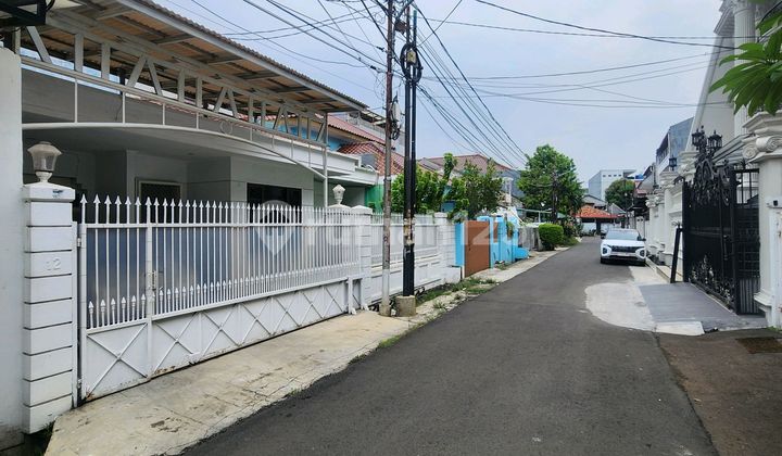 For Sale Ready-to-Occupy House in Kemanggisan Utama.3 2
