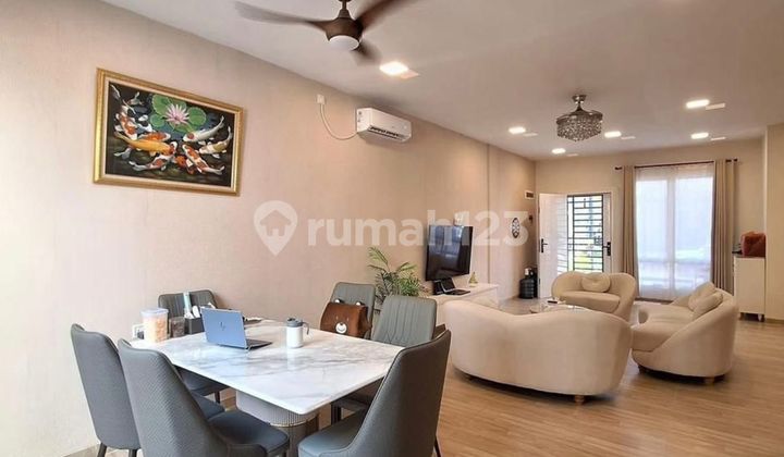 For quick sale: Beautiful 1.5-story house, very well-maintained, semi-furnished in Orchard Park Batam Centre. 2