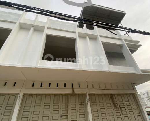 For Rent 1 Unit of Empty Shop House in Permata Baloi - Strategic Location 2