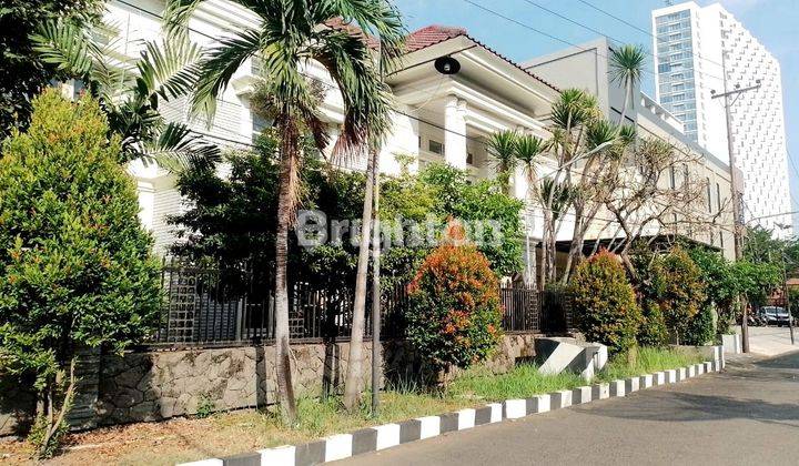 RUMAH MEWAH  DENGAN HARGA MURAH DI MANYAR KERTOARJO 1