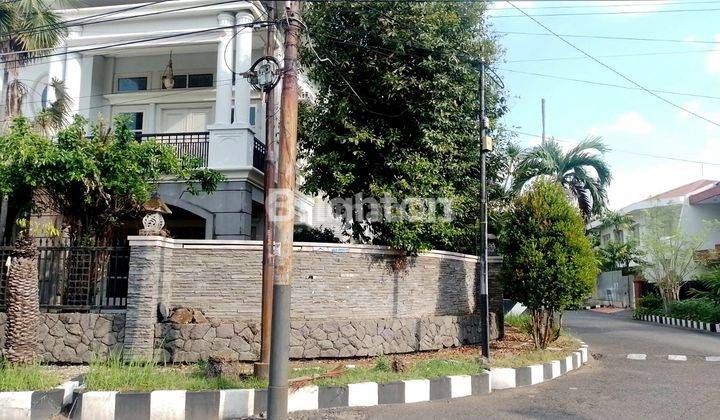 RUMAH MEWAH  DENGAN HARGA MURAH DI MANYAR KERTOARJO 2