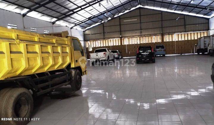 Gudang Bagus Ex Showroom di Plumbon Lokasi Mainroad 3
