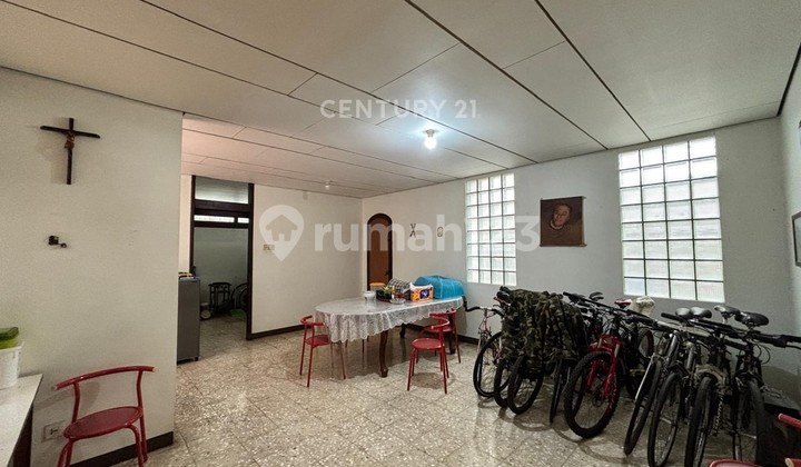 Building Suitable for Business or Residence in Riau Wing 2