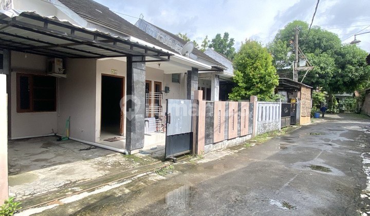 Western house near Piyungan market, close to Wonosari Street, Srimulyo, Piyungan, Bantul. 2