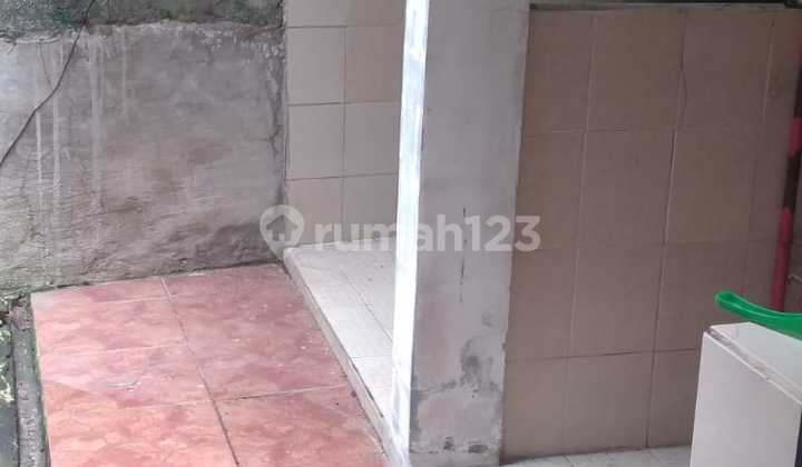 Rumah Secoound Diperkampungan Tanah Baru Beji Depok 2