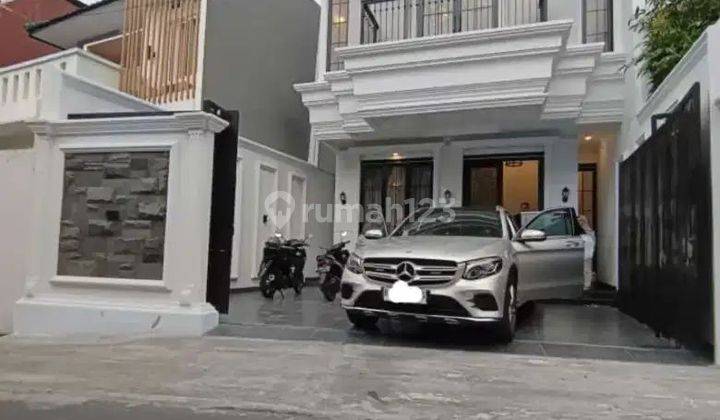 Rumah Di Jl. Sawo Manila Baru Modern Tropis Terbaru  1