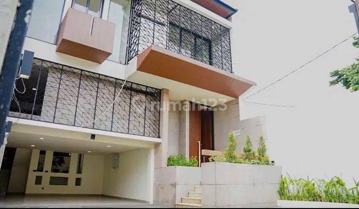 Rumah Di Kemang Barat Baru Town House Tropical Modern Strategis  1