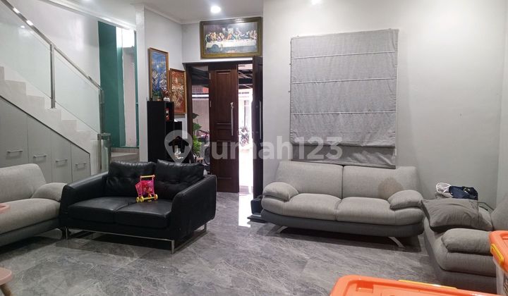 Rumah Dalam Cluster Jatimelati Mansion Dekat Akses Tol Jatiwarna