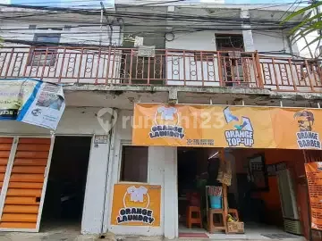Strategic Boarding House with 10 Rooms Near Ragunan Busway Terminal Stop 2