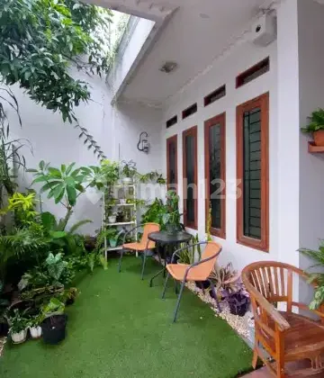 Modern Minimalist House with SHM in Villa Pamulang Near Public Facilities
