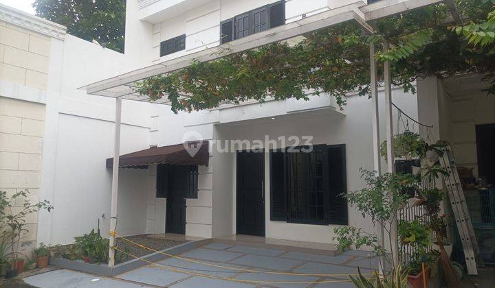 Rumah Dalam Cluster 2 Lantai SHM Bagus Hadap Timur  1