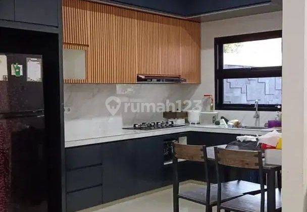 Rumah Disewakan Full Furnished 2 Lantai Dalam Cluster Dekat Tol 2