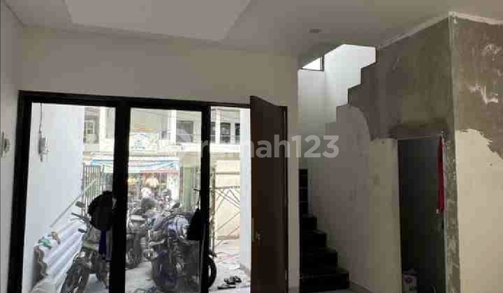 New 2-Story House In Semolowaru Elok 2