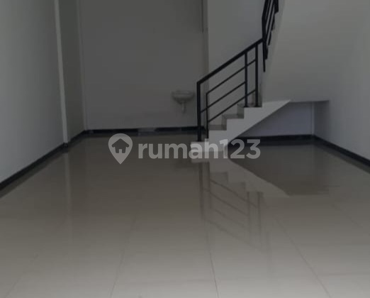 3-Storey Shop House for Sale on Basuki Rahmat Street, Tuban 2