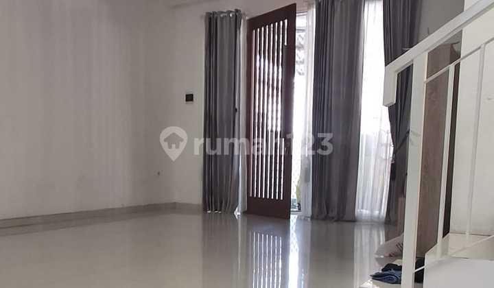 2-Story House in Rungkut Asri Tengah. 2