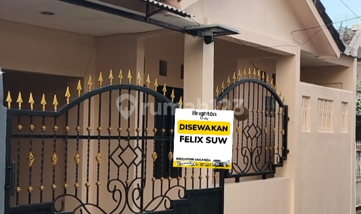 Ready-to-Occupy House in Bronggalan Sawah