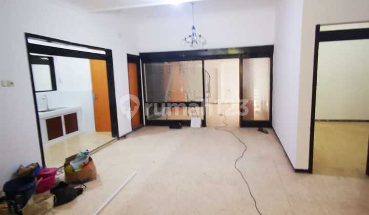 Ready-to-Live House in Manyar Rejo