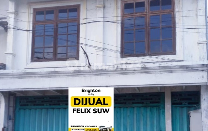 2.5-storey shop house in Bratang Gede, Central Surabaya 1