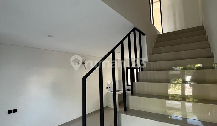 Rumah Baru 2 Lantai Di ********