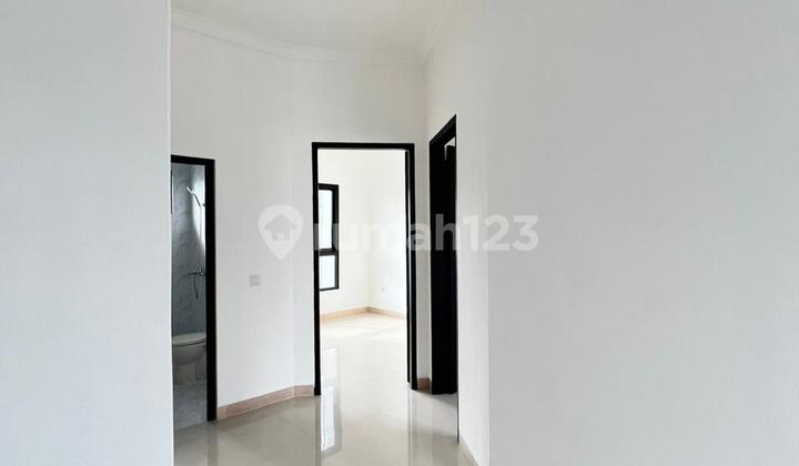 READY-TO-OCCUPY NEAT HOUSE MELATI MAS VILLA STRATEGIC LOCATION