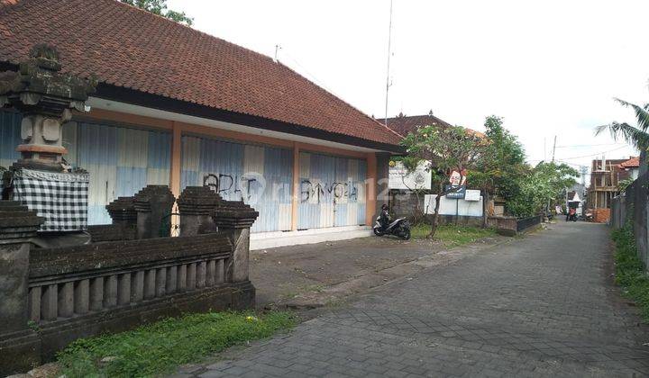 Shop and warehouse with large yard in Dalung Permai area near Canggu 2