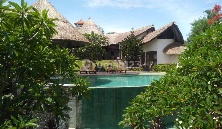 Villa Canggu Dengan Taman Yang Luas Sangat Asri Dan Tenang 1