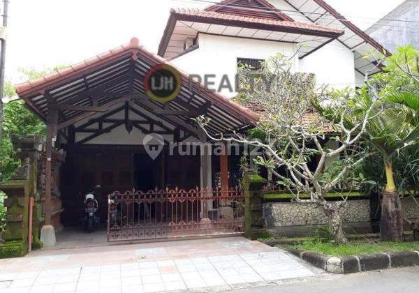4 bedrooms house for rent at Benoa, Kuta selatan, strategic location, only 10 minutes to Nusa Dua Beach 1