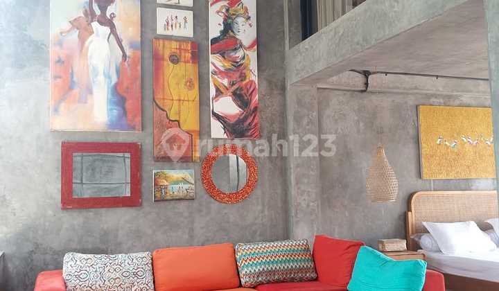 Rumah Bergaya Industri Baru dengan Ruang Atap di Kerobokan Rumah Bergaya Industri Baru dengan Ruang Atap di Kerobokan