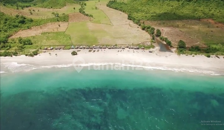 Menakjubkan Tanah Depan Pantai Berpasir Putih di Sumbawa