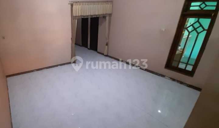 2-Story Spacious House on Jl Awikoen Madya Kebomas Gresik