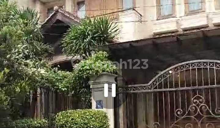 Galaxy Bumi Permai Phase 1, Block Tg Araya, Surabaya | Land Area 360 m² | Building Area 540 m² | Solid Teak | Pile Foundation